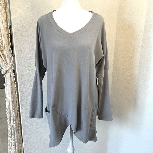 Gray Fleece Long Sleeve V-Neck Pull Over Tunic ~ Size Medium - Picture 1 of 6
